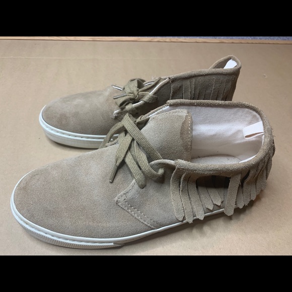 BRAND NEW SHOES - Picture 2 of 3